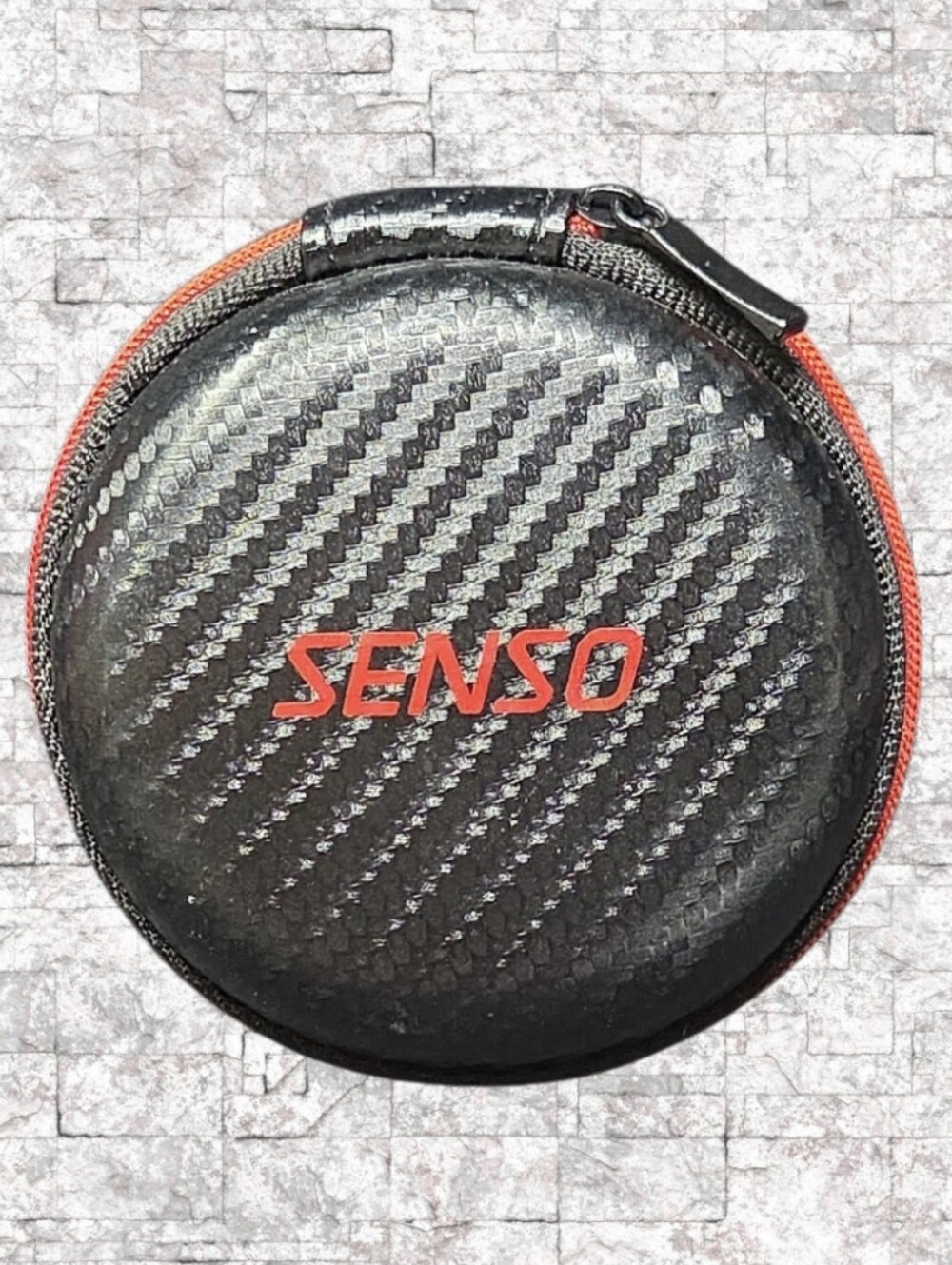 SENSO Round Hard Shell Earbud Case - Black With Red Accents